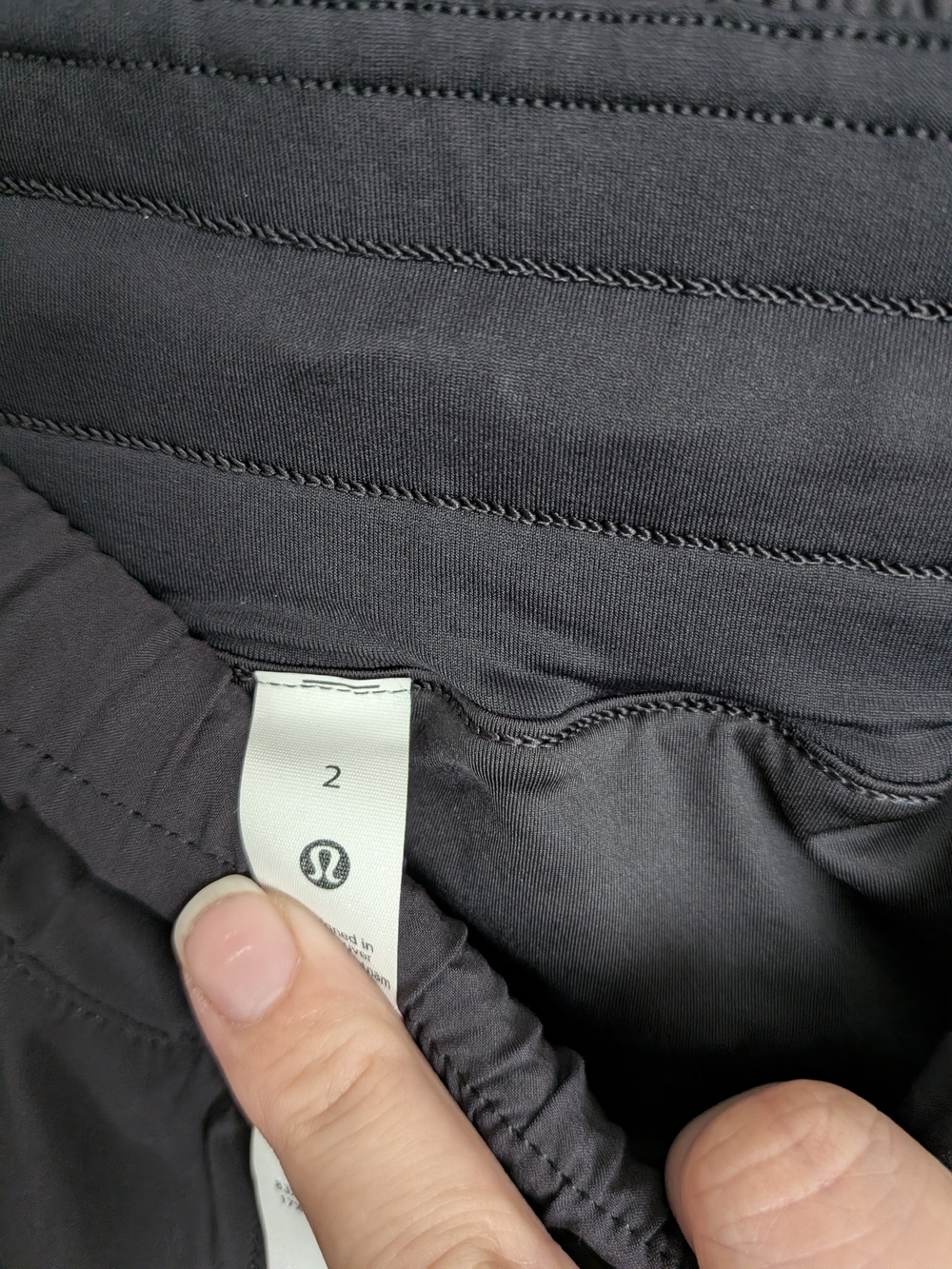Lululemon Track That Short *5" Size 2 - Picture 3 of 6